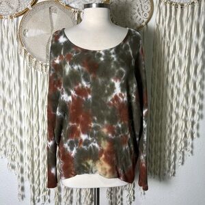 XCVI Wearables Green and Rust Tie Dye Long Sleeve Thermal Top Size M